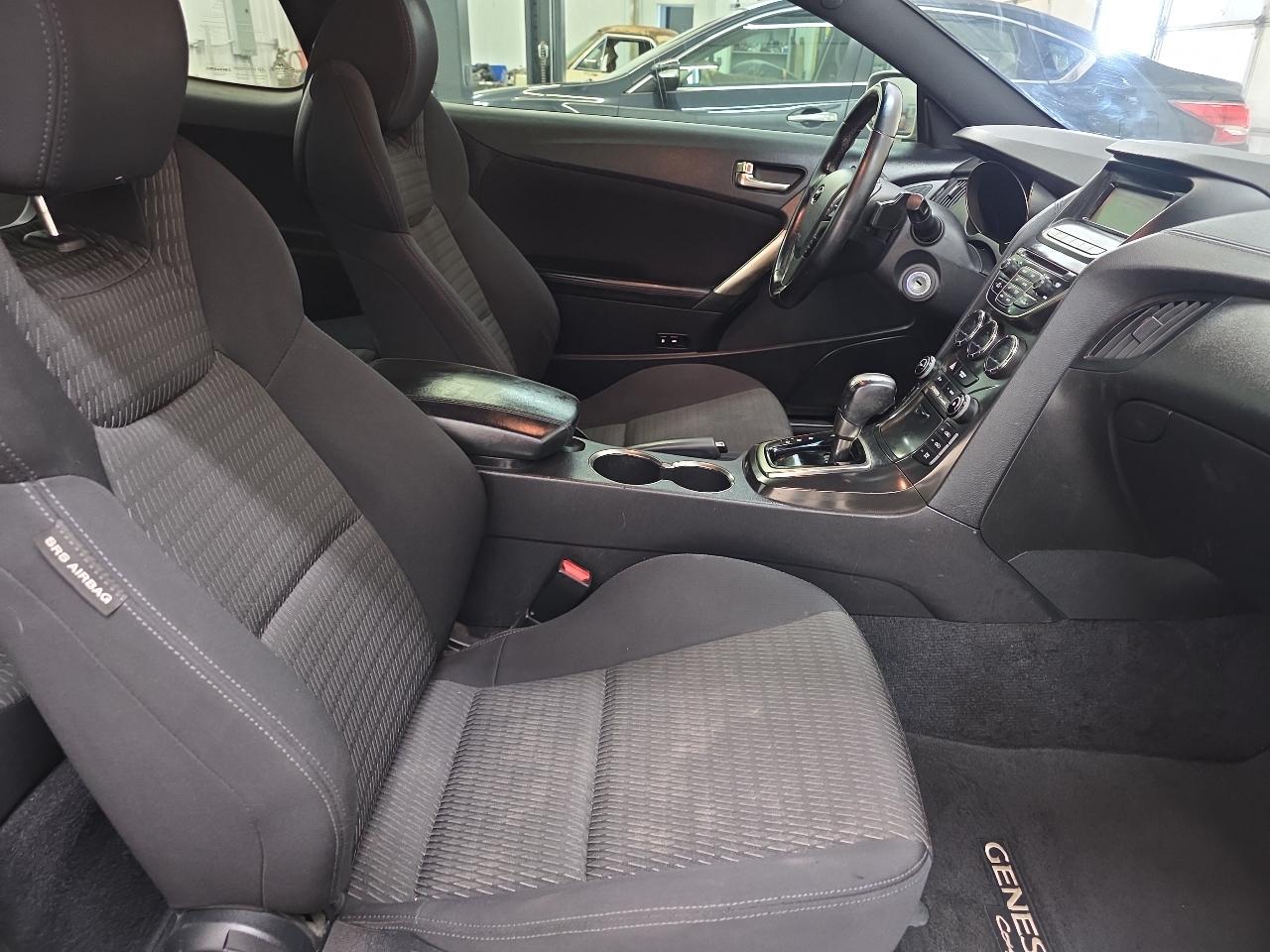 Hyundai Genesis Coupe 2dr I4 2.0T Auto 2013