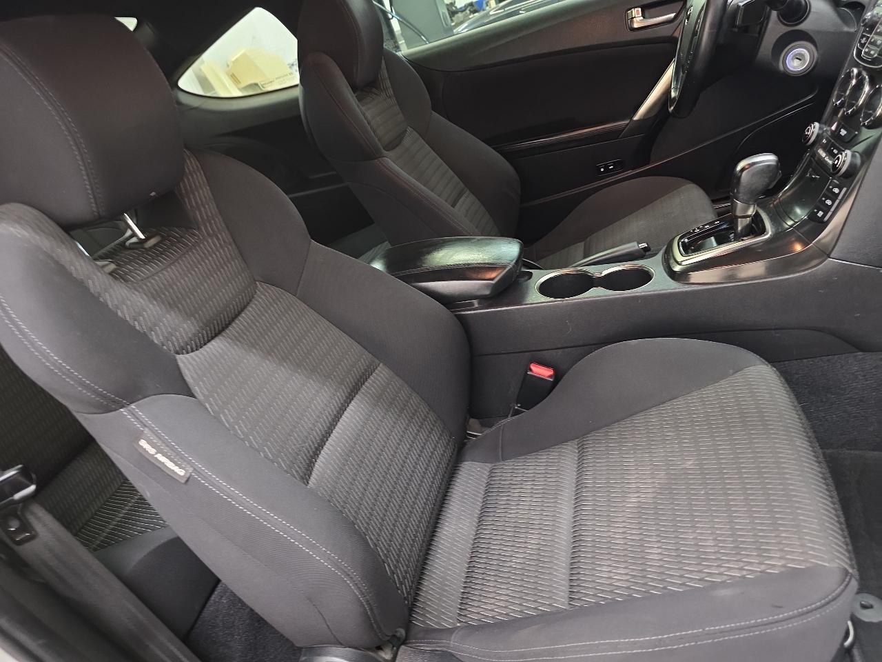 Hyundai Genesis Coupe 2dr I4 2.0T Auto 2013