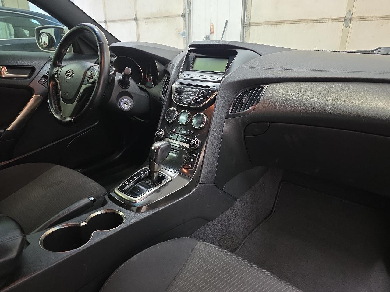 Hyundai Genesis Coupe 2dr I4 2.0T Auto 2013