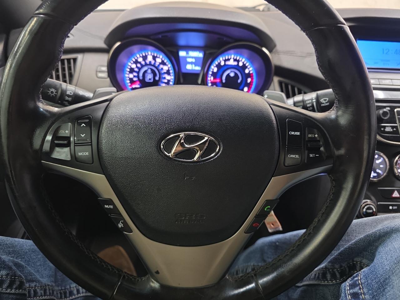 Hyundai Genesis Coupe 2dr I4 2.0T Auto 2013