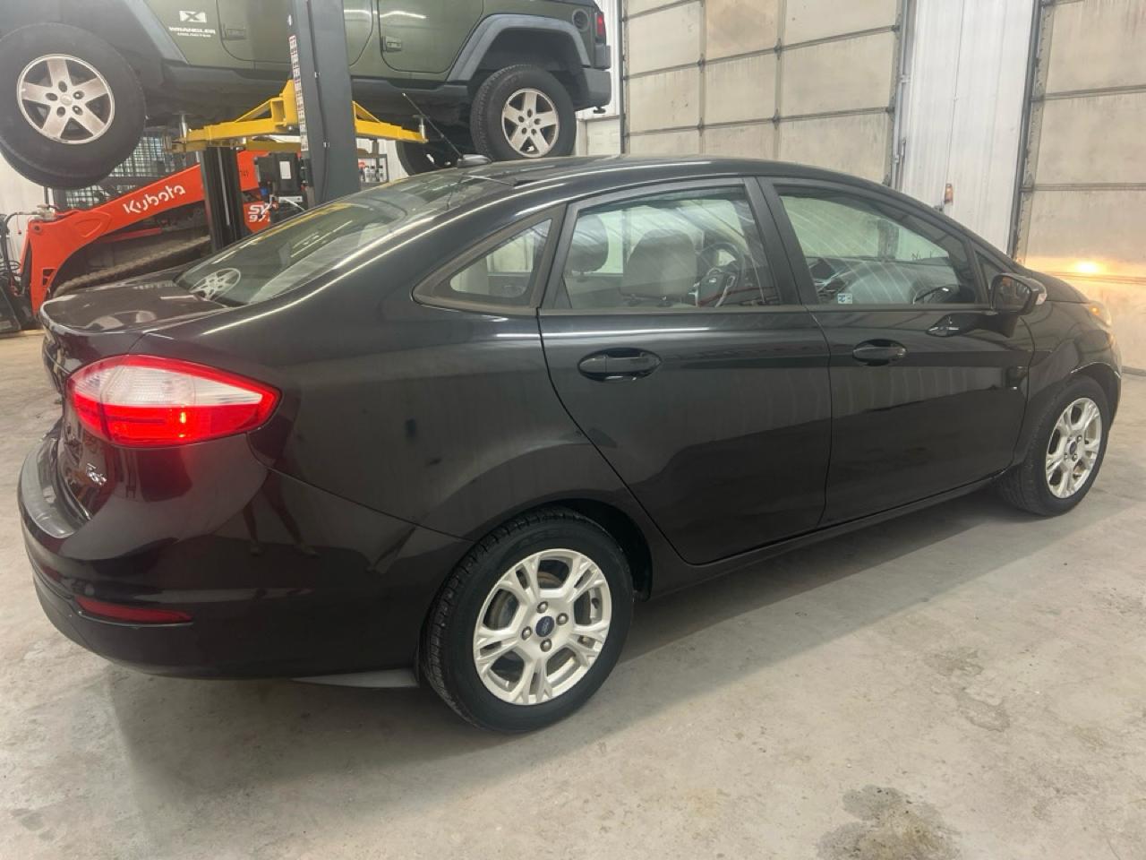 Ford Fiesta 4dr Sdn SE 2014