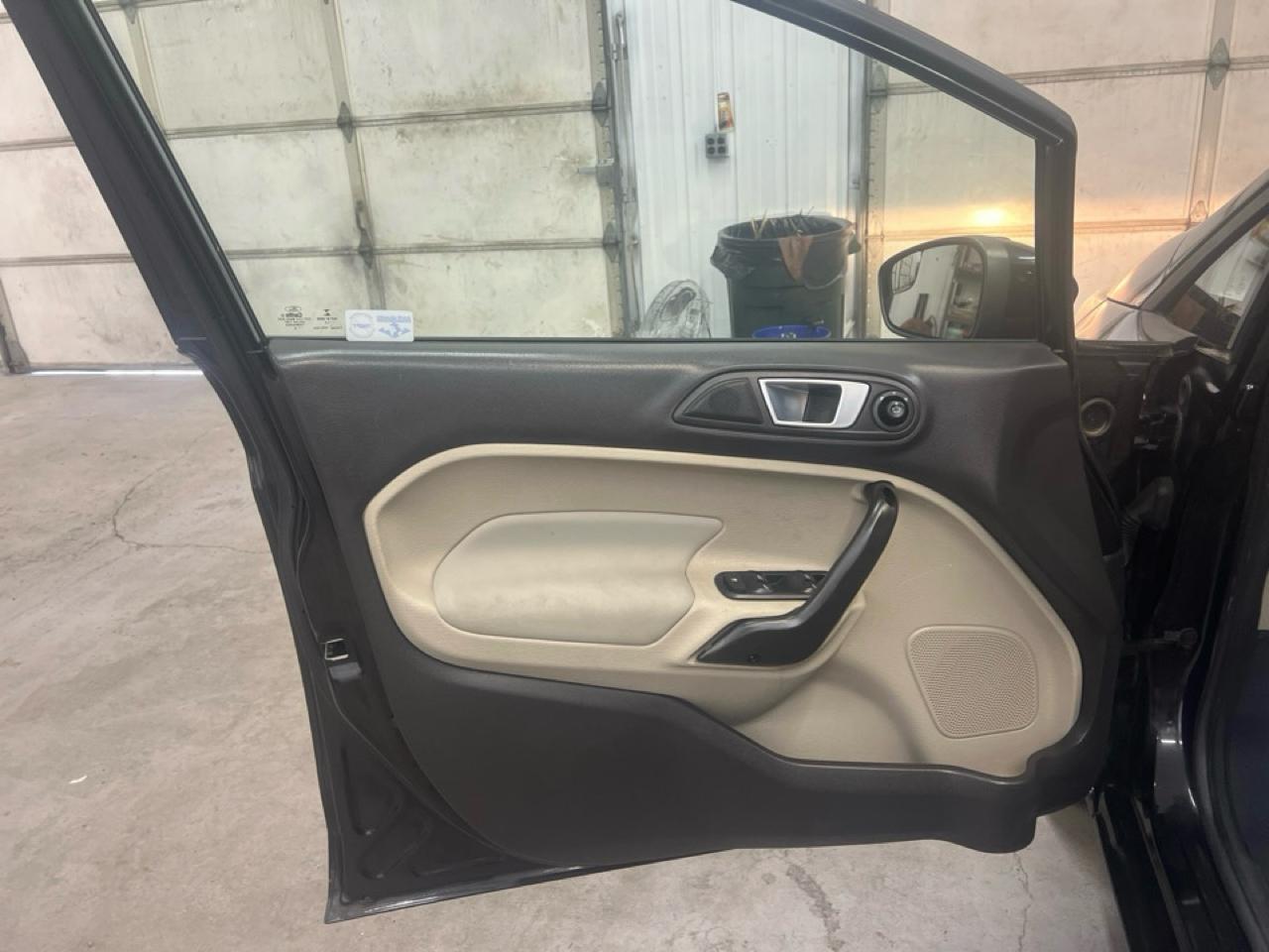 Ford Fiesta 4dr Sdn SE 2014