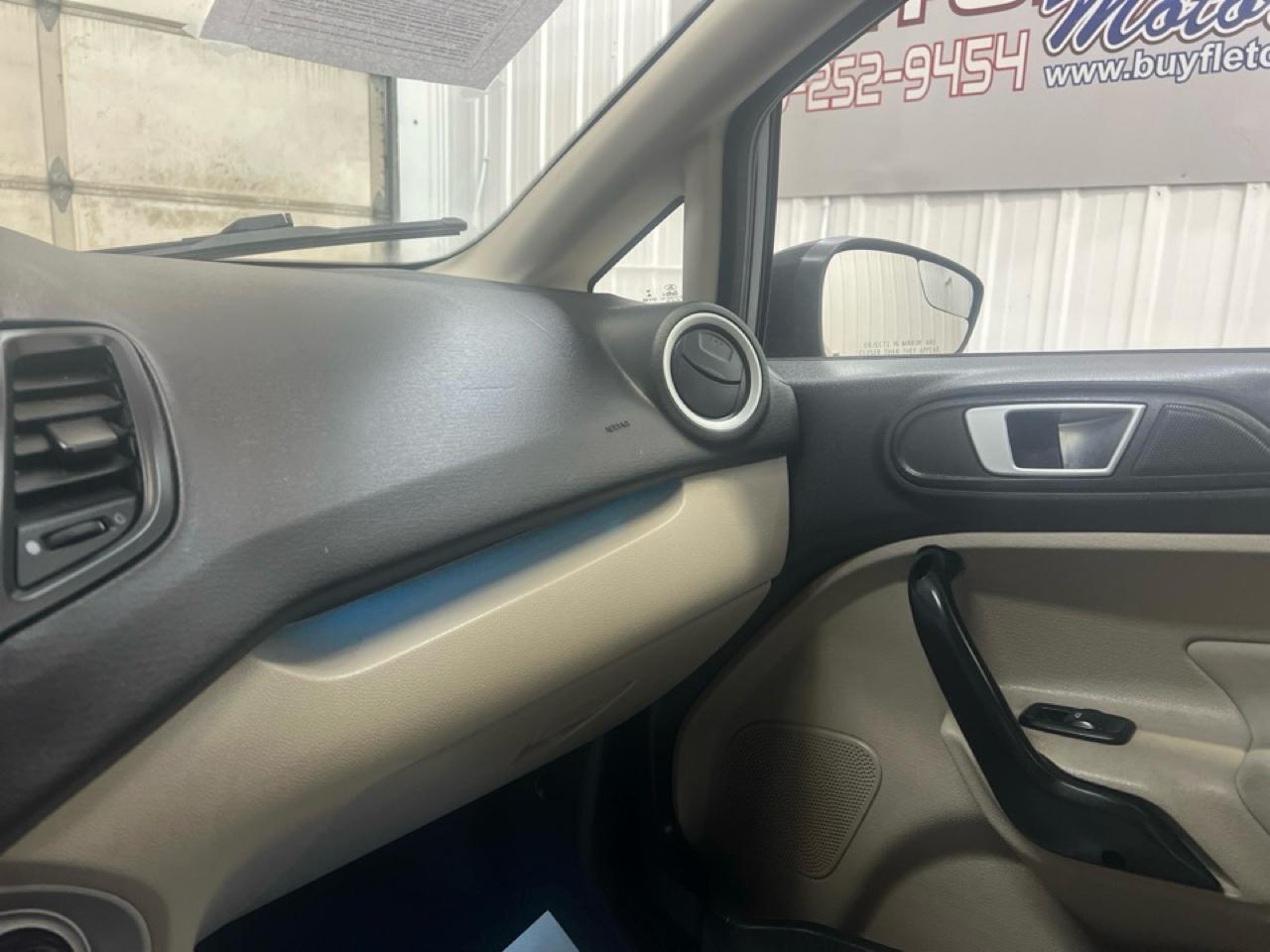 Ford Fiesta 4dr Sdn SE 2014