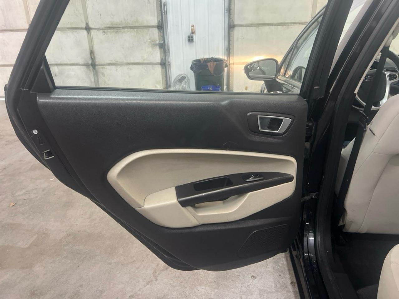Ford Fiesta 4dr Sdn SE 2014