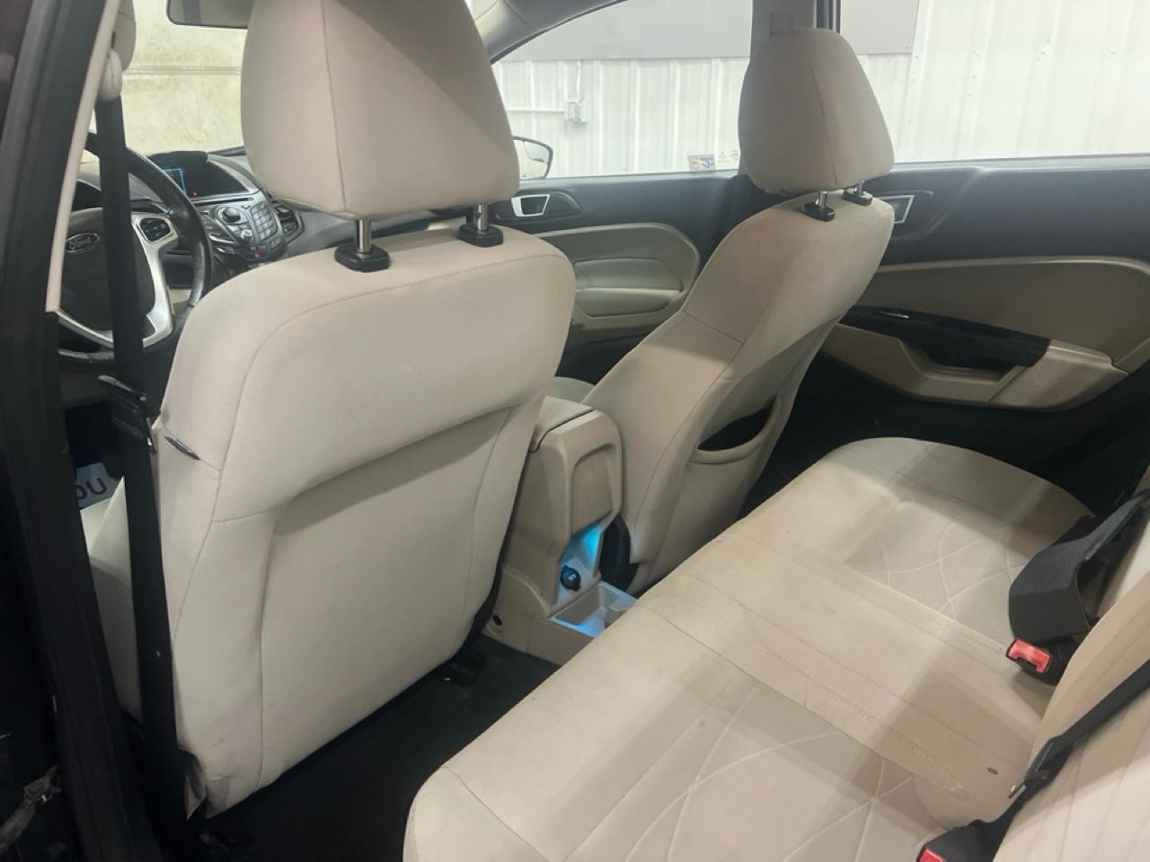 Ford Fiesta 4dr Sdn SE 2014