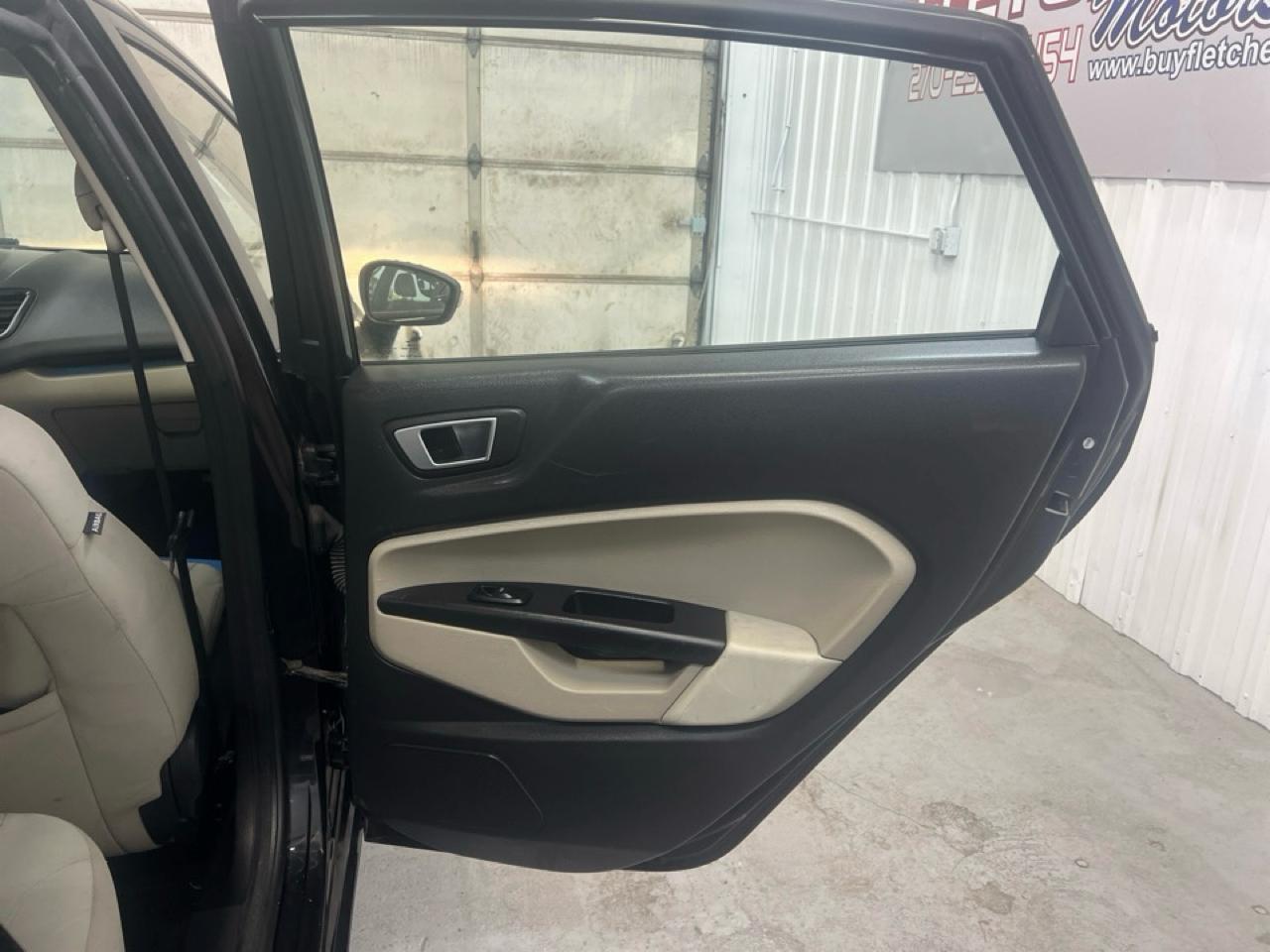 Ford Fiesta 4dr Sdn SE 2014