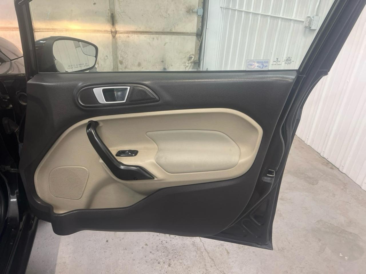 Ford Fiesta 4dr Sdn SE 2014