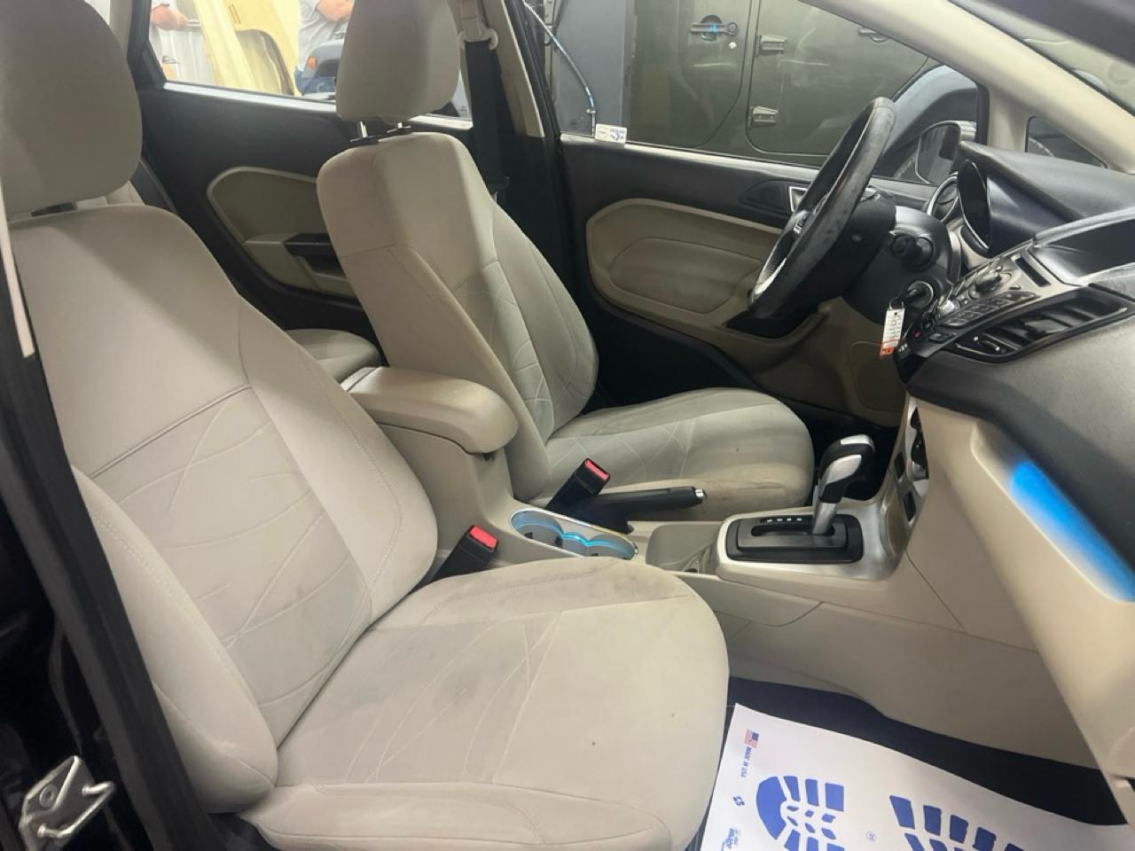 Ford Fiesta 4dr Sdn SE 2014