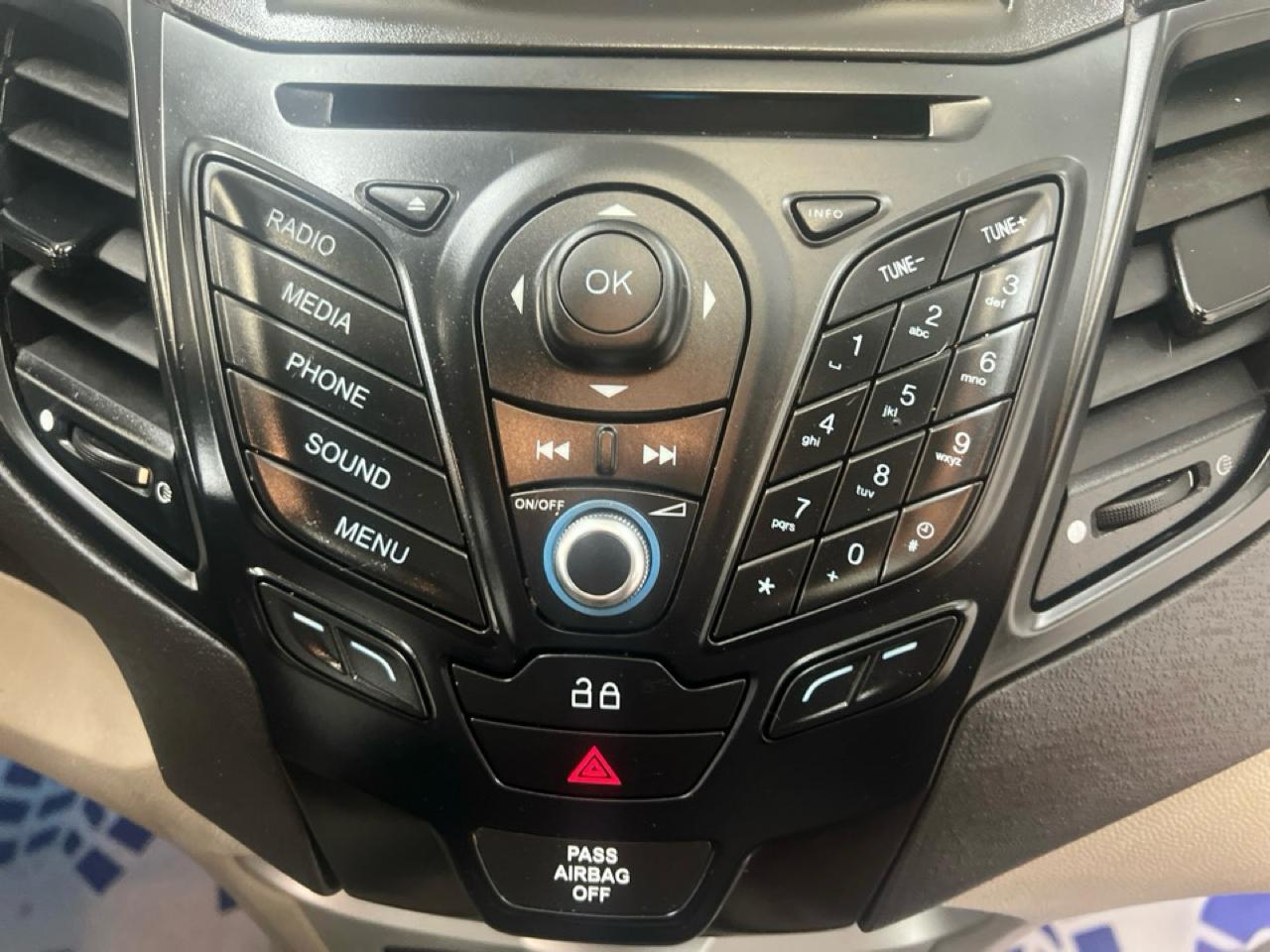 Ford Fiesta 4dr Sdn SE 2014