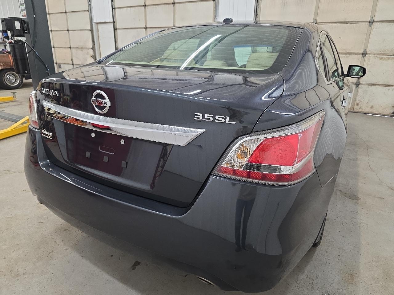 Nissan Altima 4dr Sdn V6 3.5 SL *Ltd Avail* 2015
