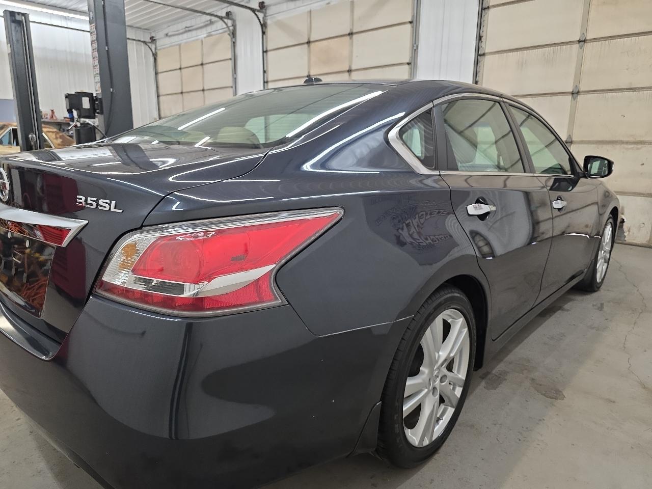 Nissan Altima 4dr Sdn V6 3.5 SL *Ltd Avail* 2015
