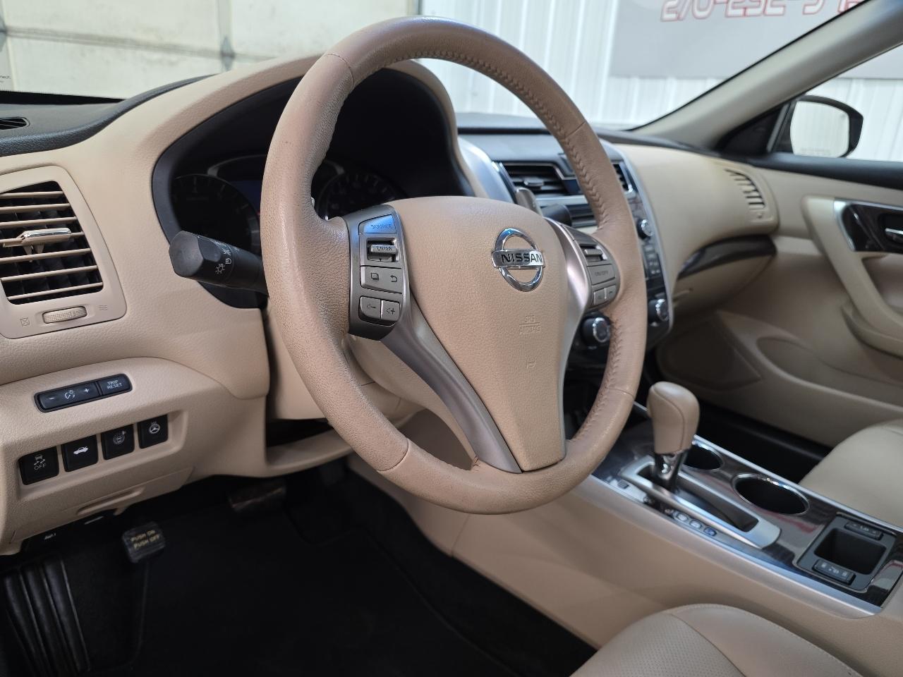 Nissan Altima 4dr Sdn V6 3.5 SL *Ltd Avail* 2015