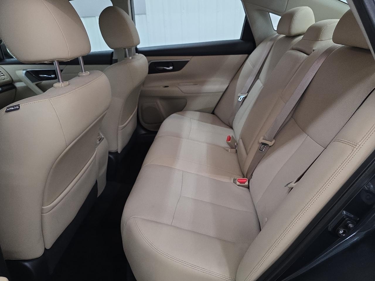 Nissan Altima 4dr Sdn V6 3.5 SL *Ltd Avail* 2015