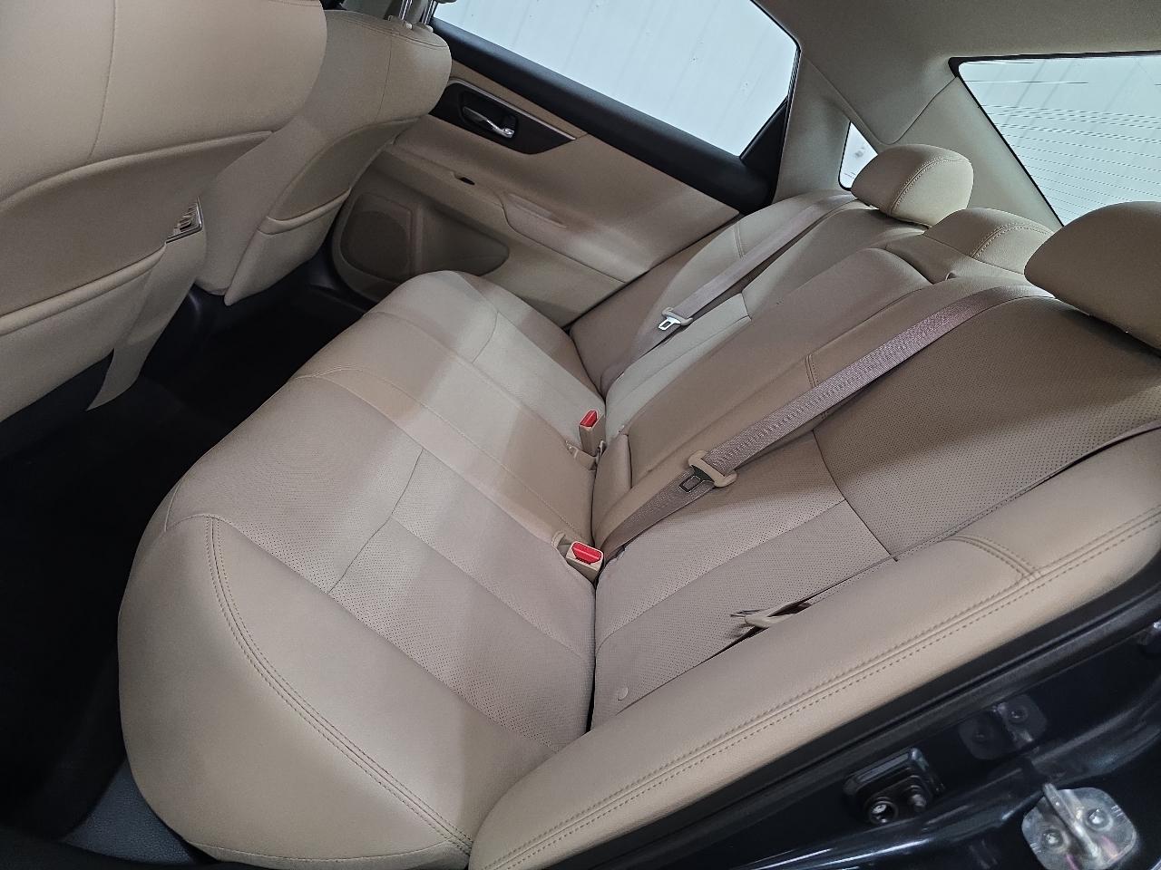 Nissan Altima 4dr Sdn V6 3.5 SL *Ltd Avail* 2015