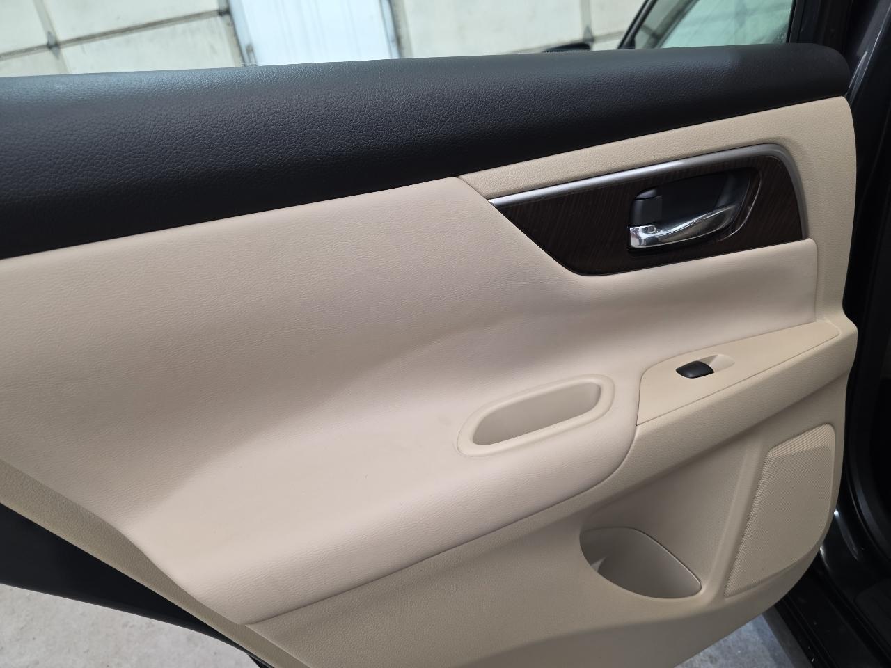 Nissan Altima 4dr Sdn V6 3.5 SL *Ltd Avail* 2015