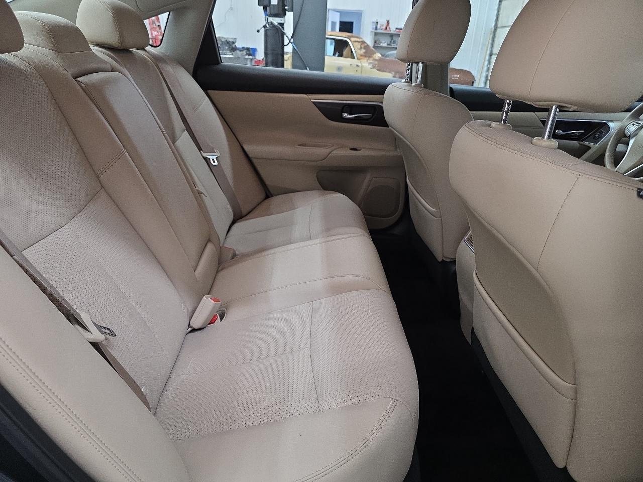 Nissan Altima 4dr Sdn V6 3.5 SL *Ltd Avail* 2015