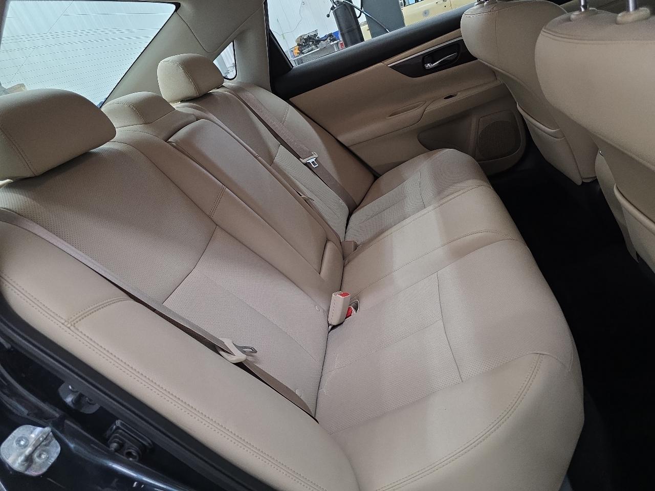 Nissan Altima 4dr Sdn V6 3.5 SL *Ltd Avail* 2015