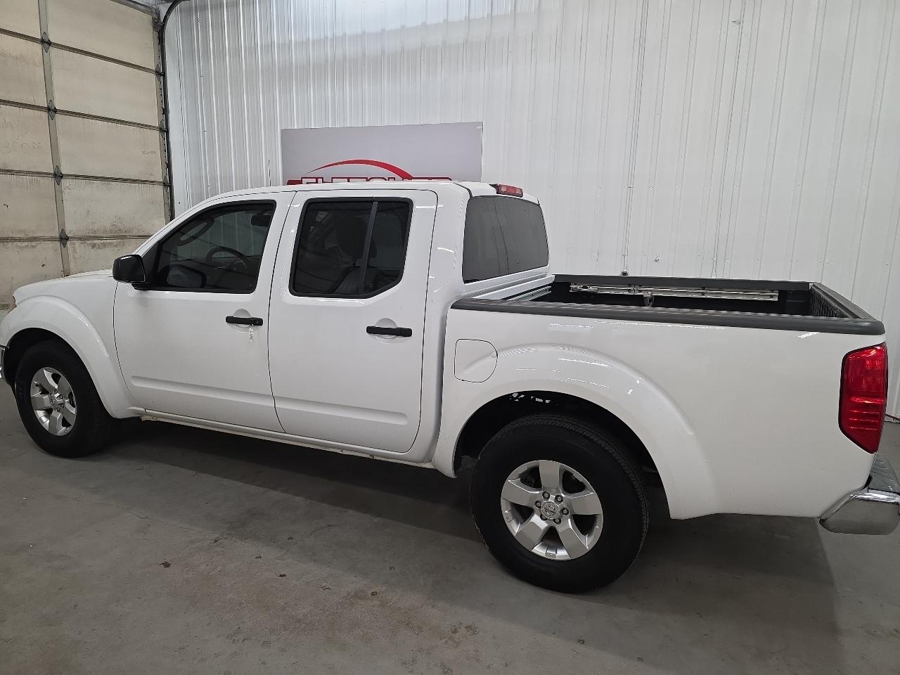 Nissan Frontier 2WD Crew Cab SWB Auto SV 2011