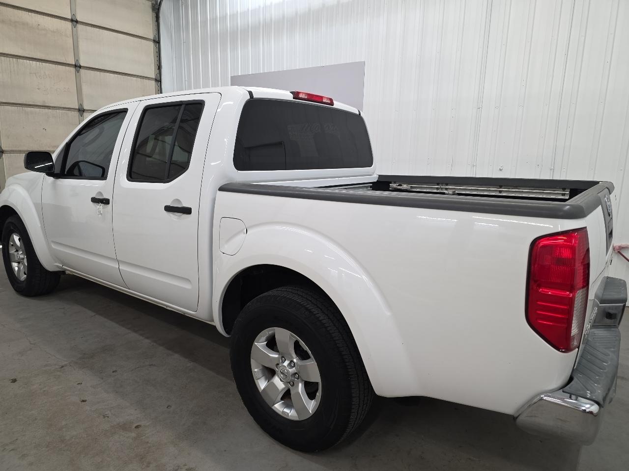 Nissan Frontier 2WD Crew Cab SWB Auto SV 2011