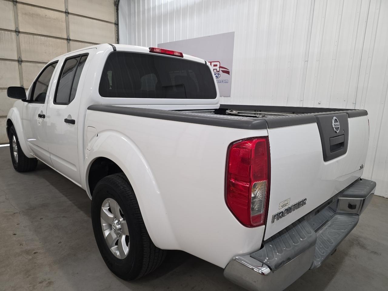 Nissan Frontier 2WD Crew Cab SWB Auto SV 2011