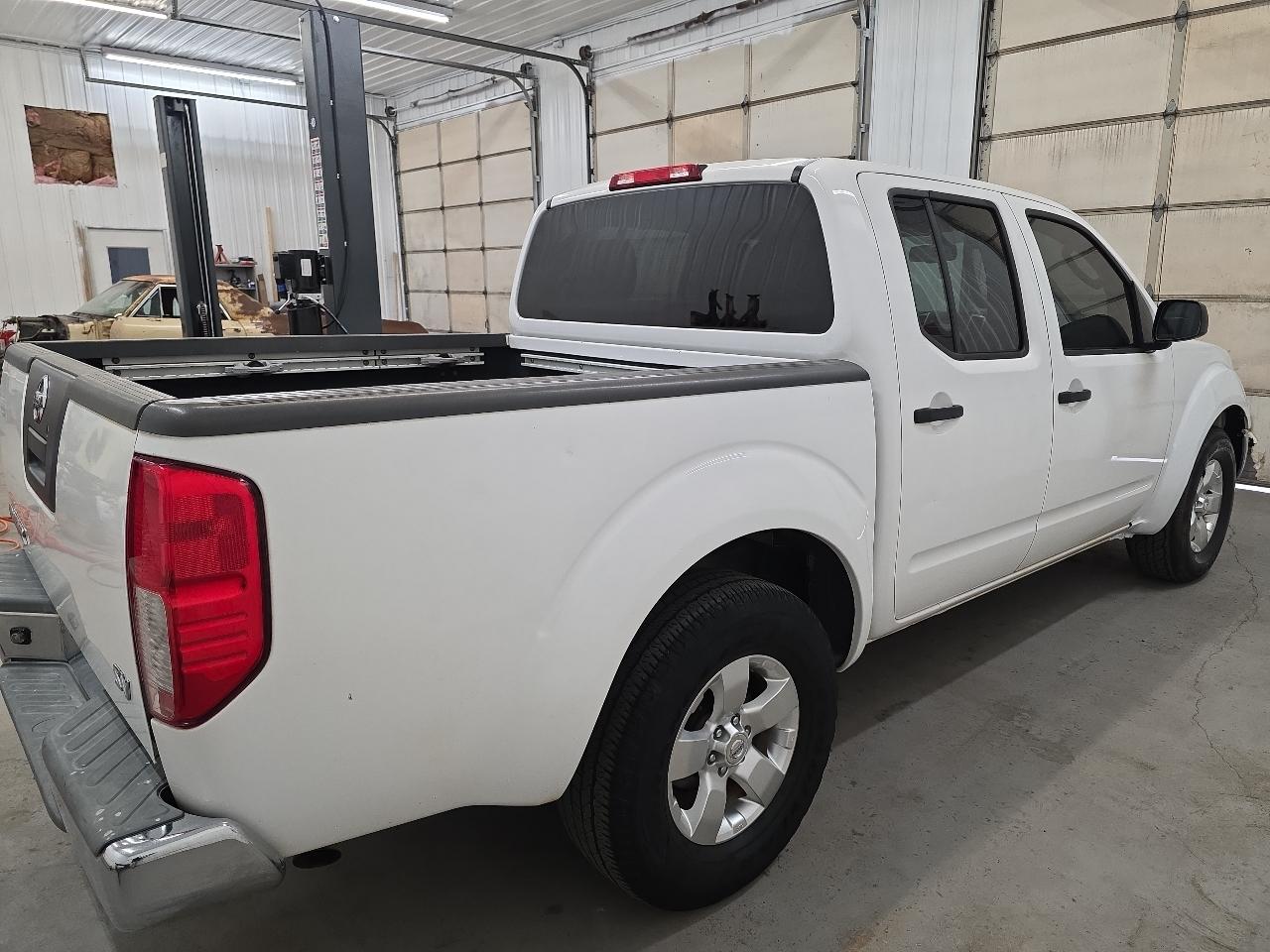 Nissan Frontier 2WD Crew Cab SWB Auto SV 2011