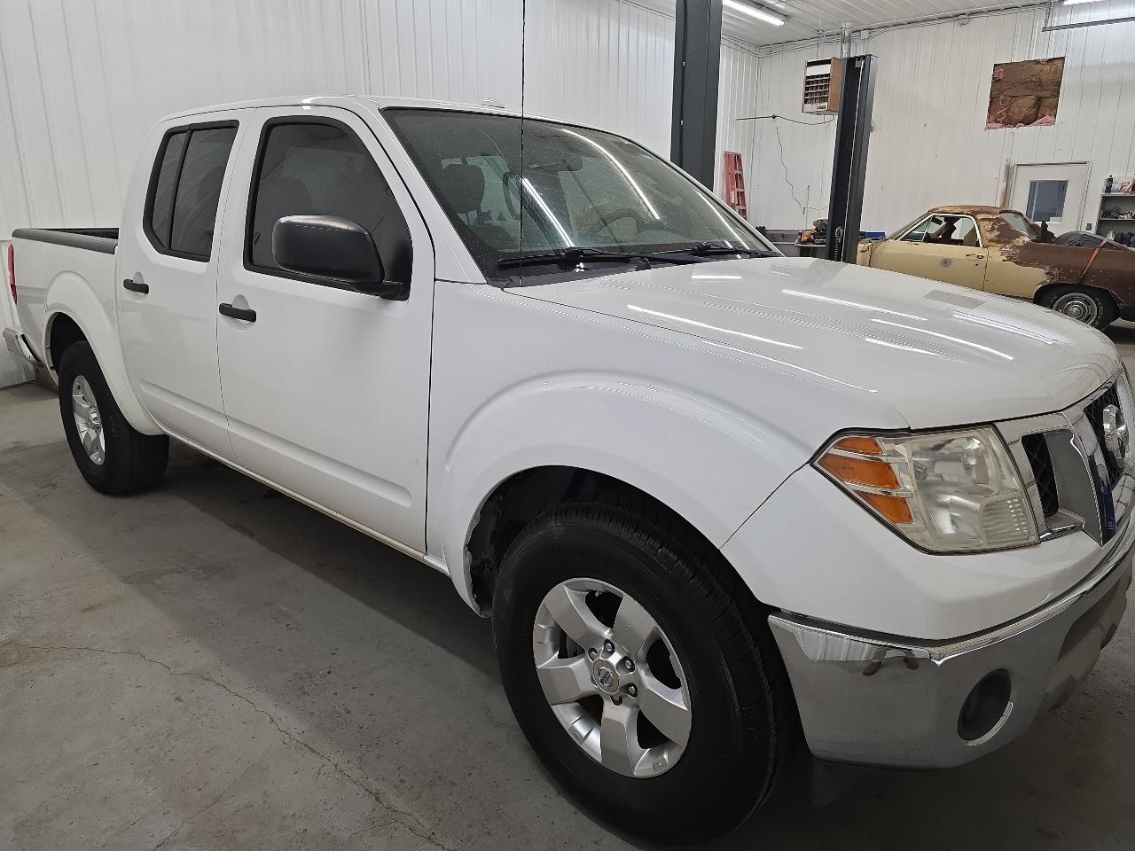 Nissan Frontier 2WD Crew Cab SWB Auto SV 2011