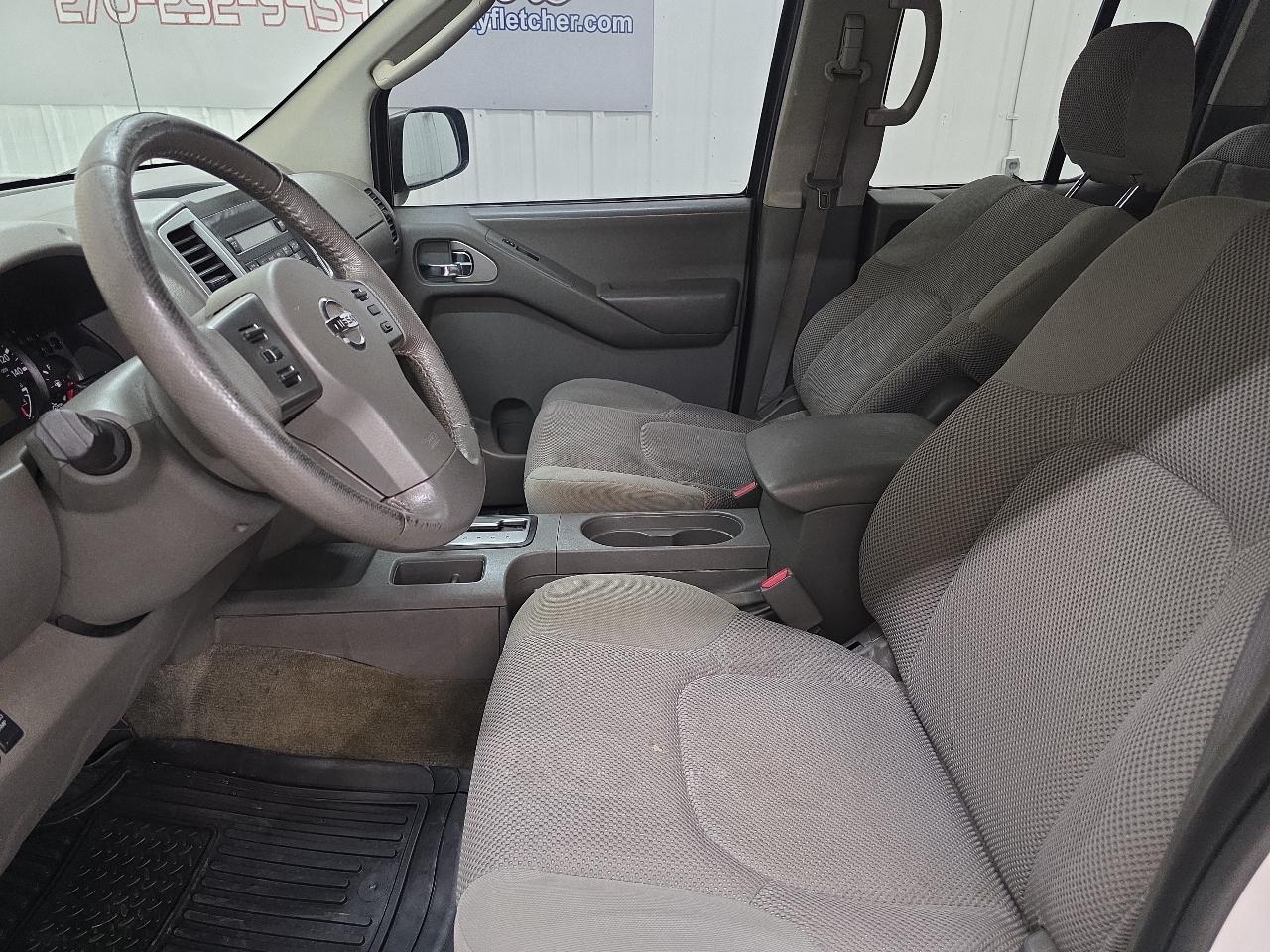 Nissan Frontier 2WD Crew Cab SWB Auto SV 2011