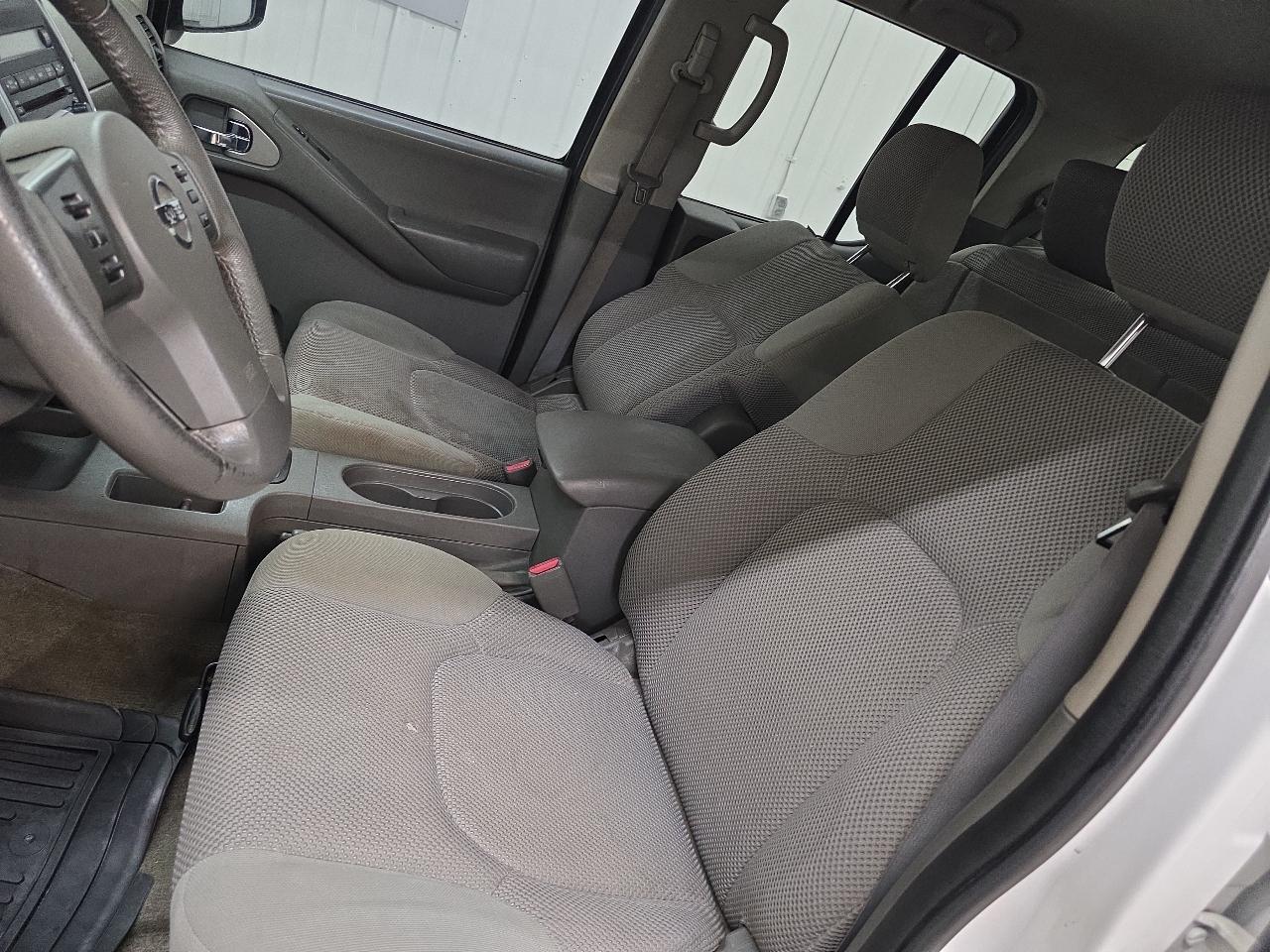 Nissan Frontier 2WD Crew Cab SWB Auto SV 2011