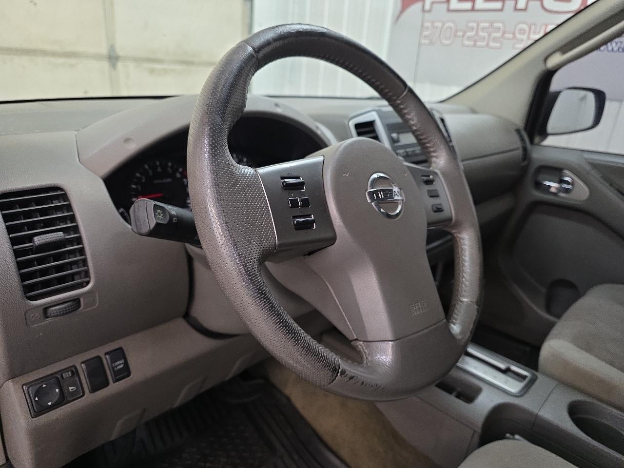 Nissan Frontier 2WD Crew Cab SWB Auto SV 2011