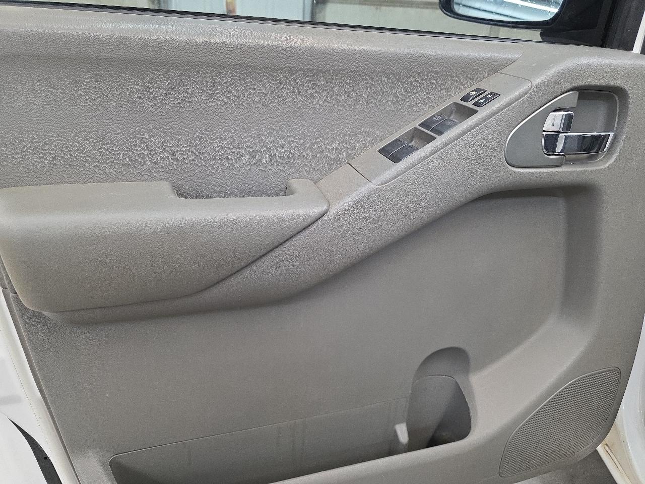 Nissan Frontier 2WD Crew Cab SWB Auto SV 2011