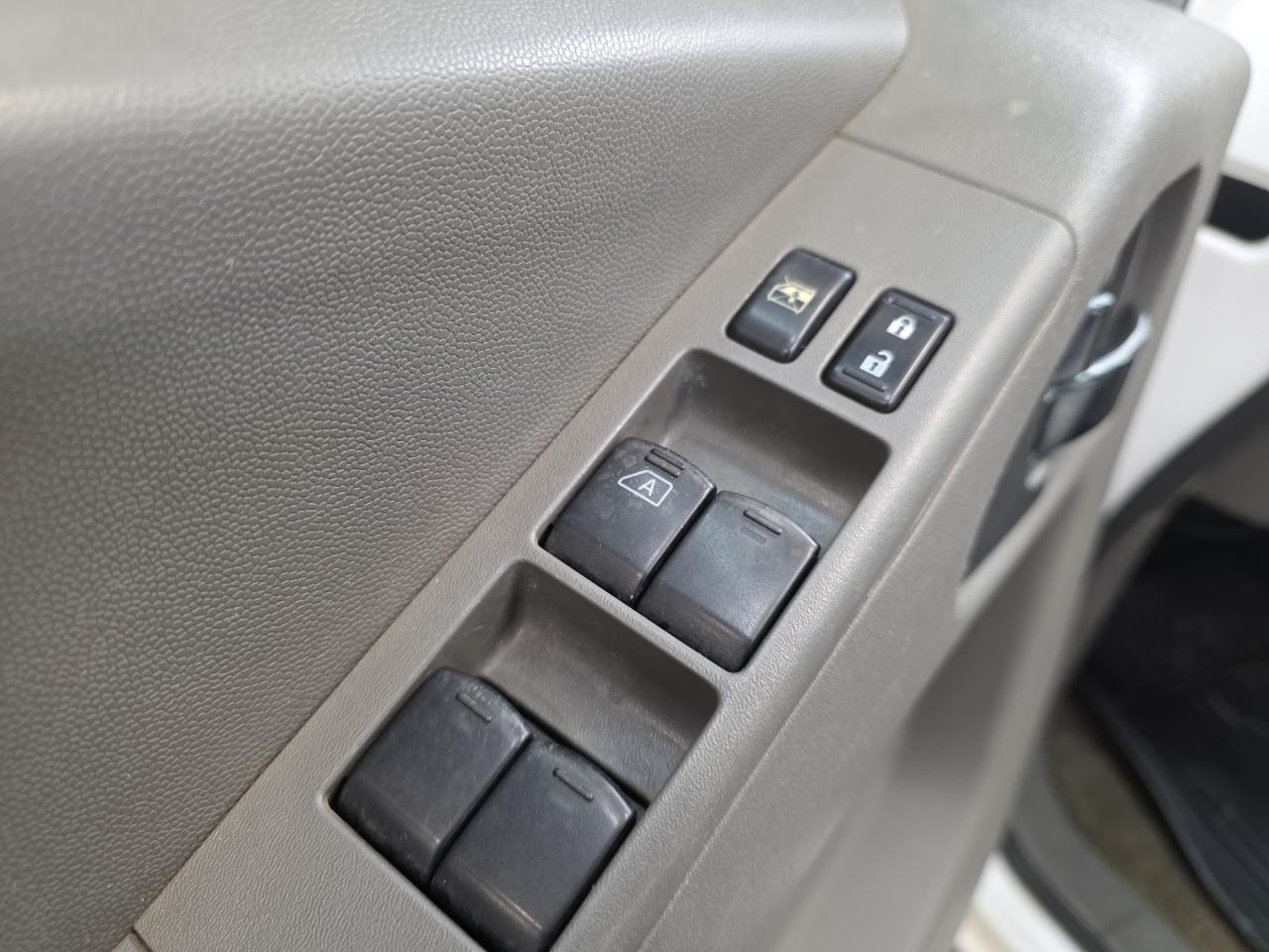 Nissan Frontier 2WD Crew Cab SWB Auto SV 2011