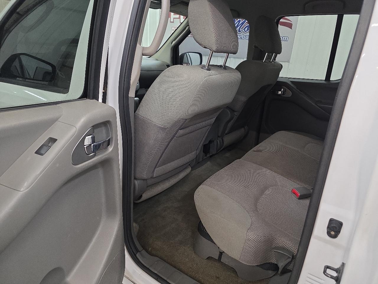 Nissan Frontier 2WD Crew Cab SWB Auto SV 2011