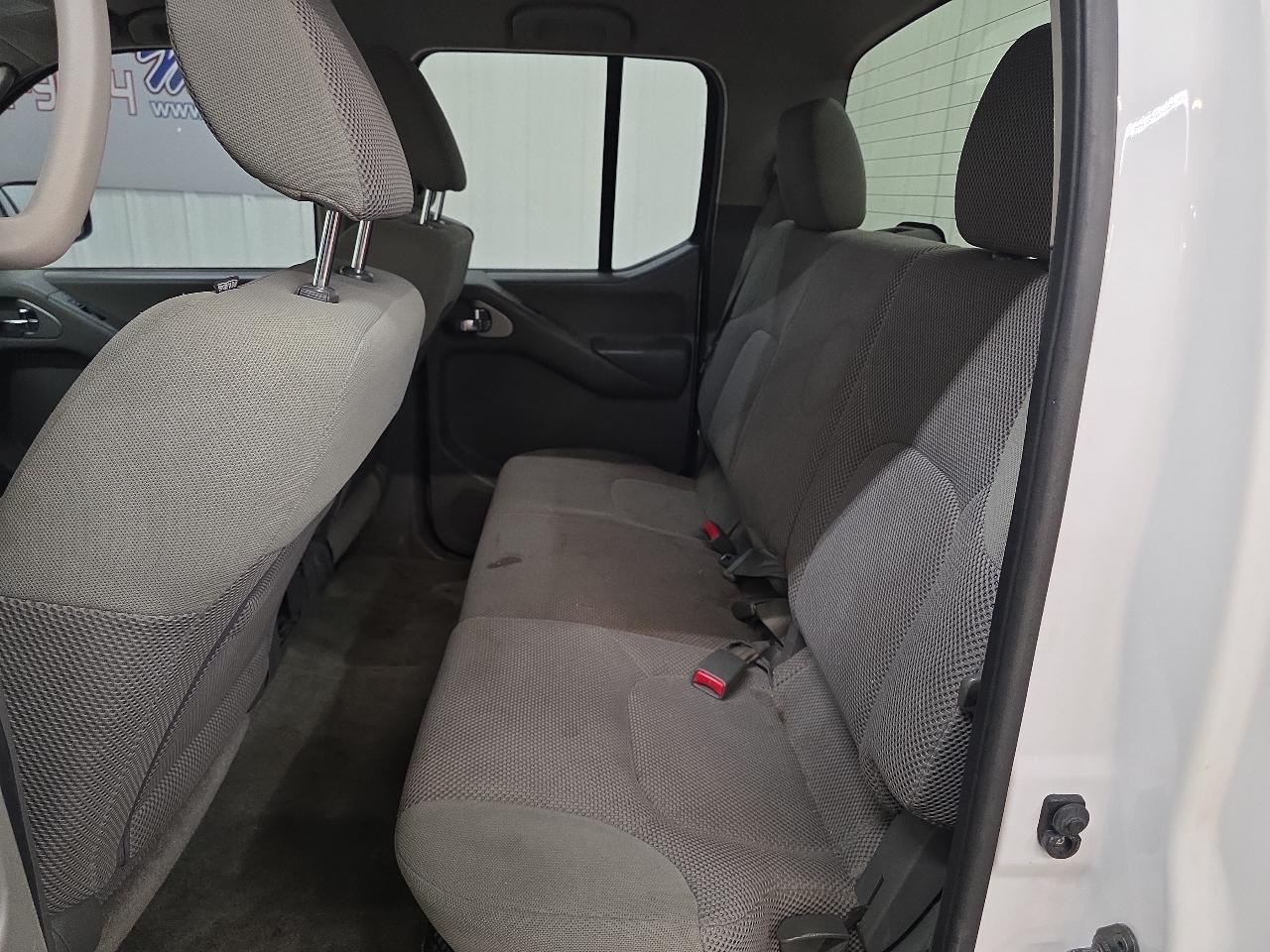 Nissan Frontier 2WD Crew Cab SWB Auto SV 2011