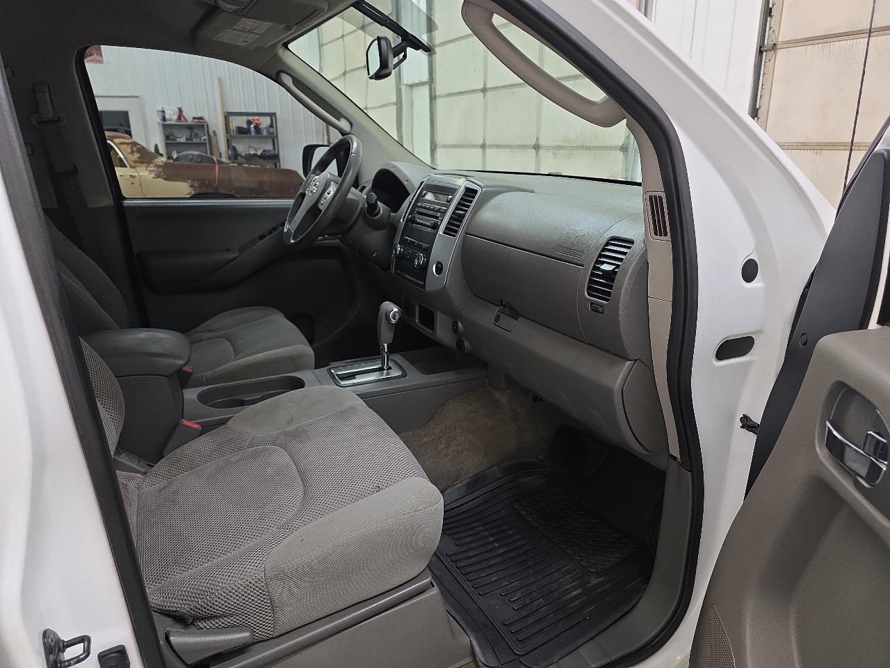 Nissan Frontier 2WD Crew Cab SWB Auto SV 2011