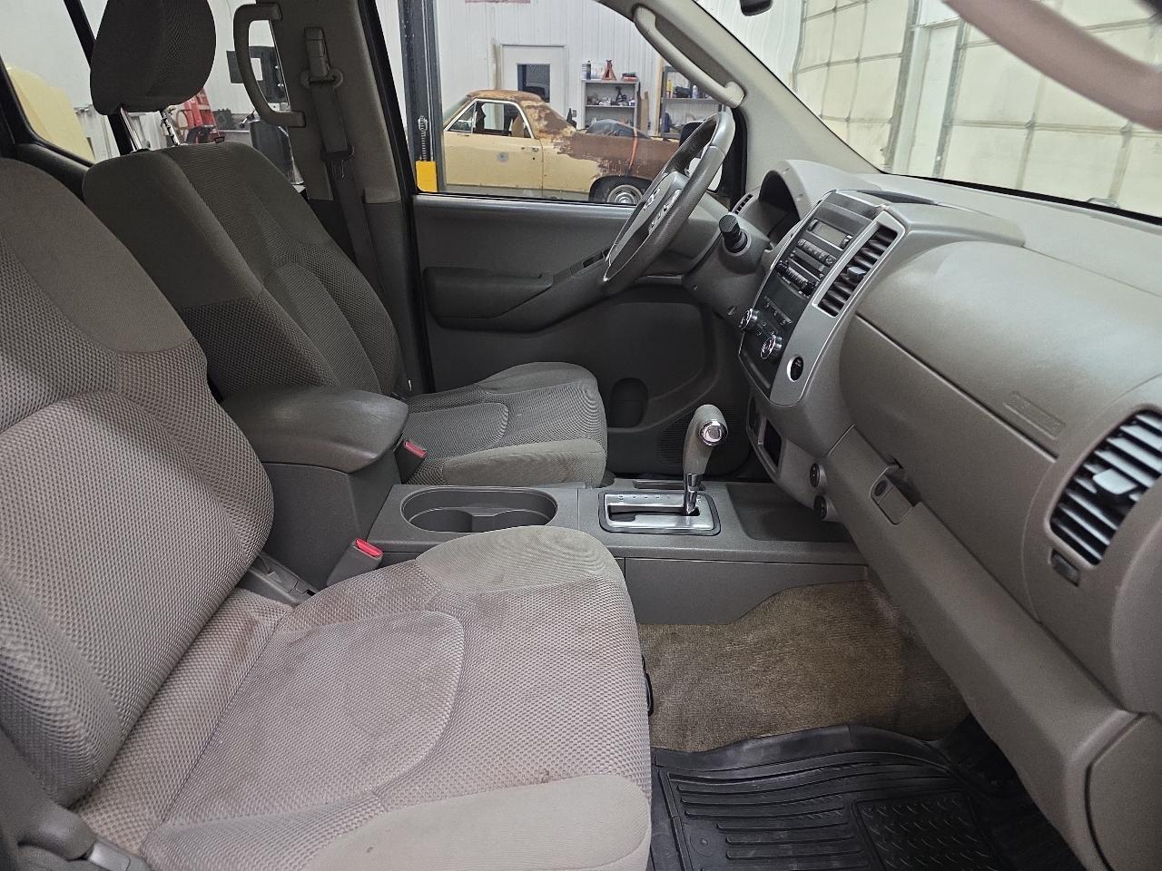 Nissan Frontier 2WD Crew Cab SWB Auto SV 2011