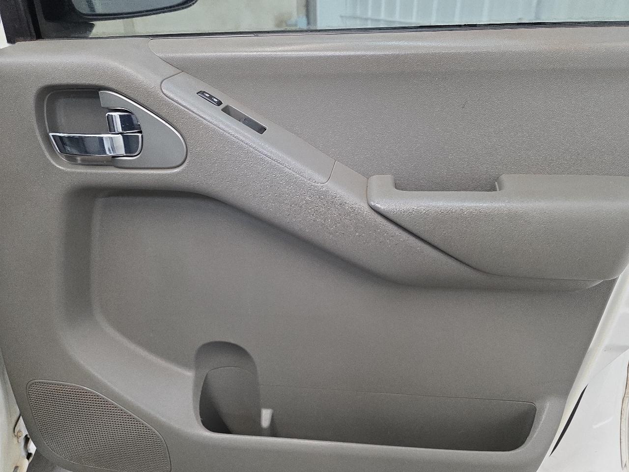 Nissan Frontier 2WD Crew Cab SWB Auto SV 2011