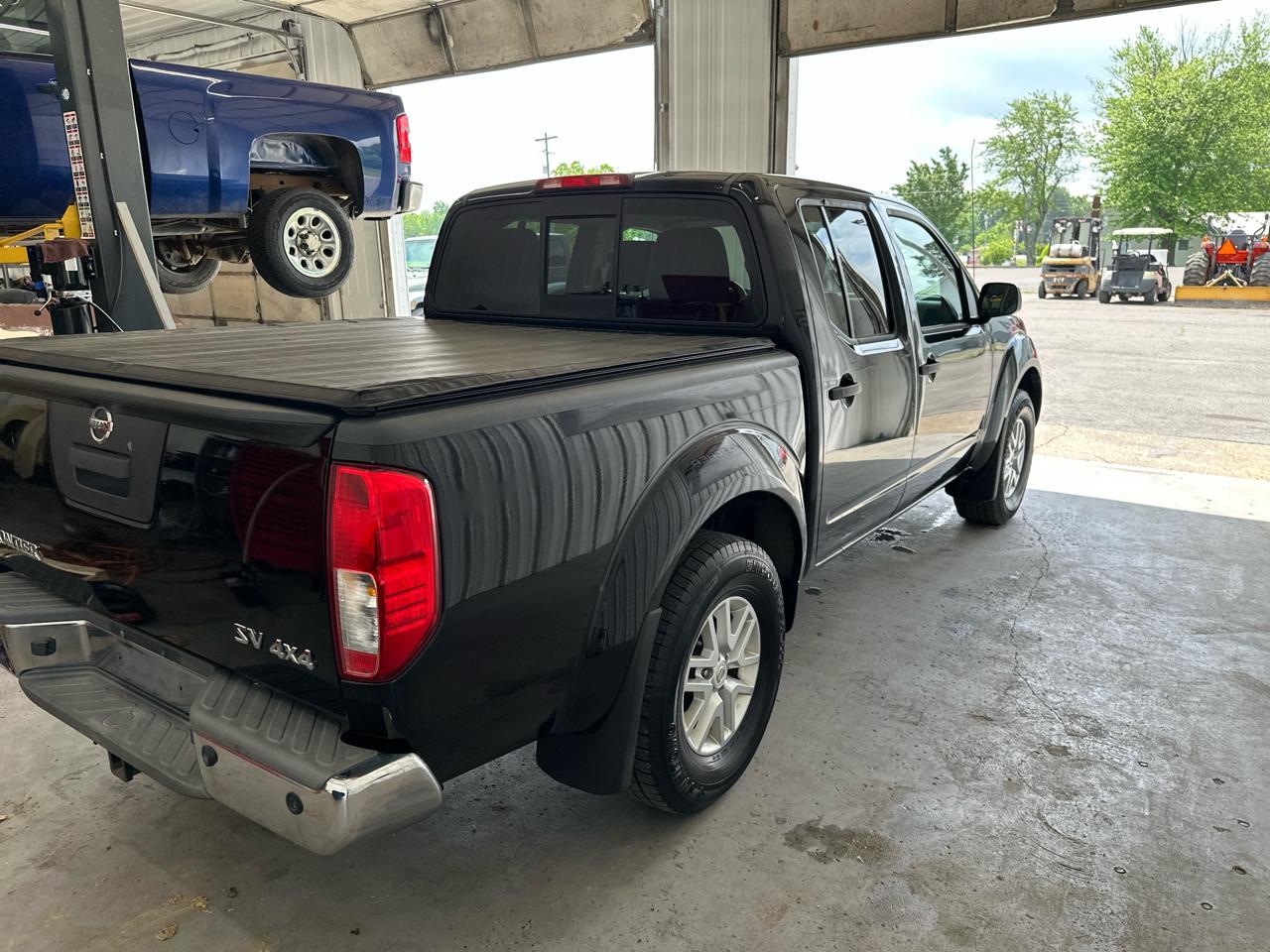 Nissan Frontier 4WD Crew Cab SWB Auto SV 2015