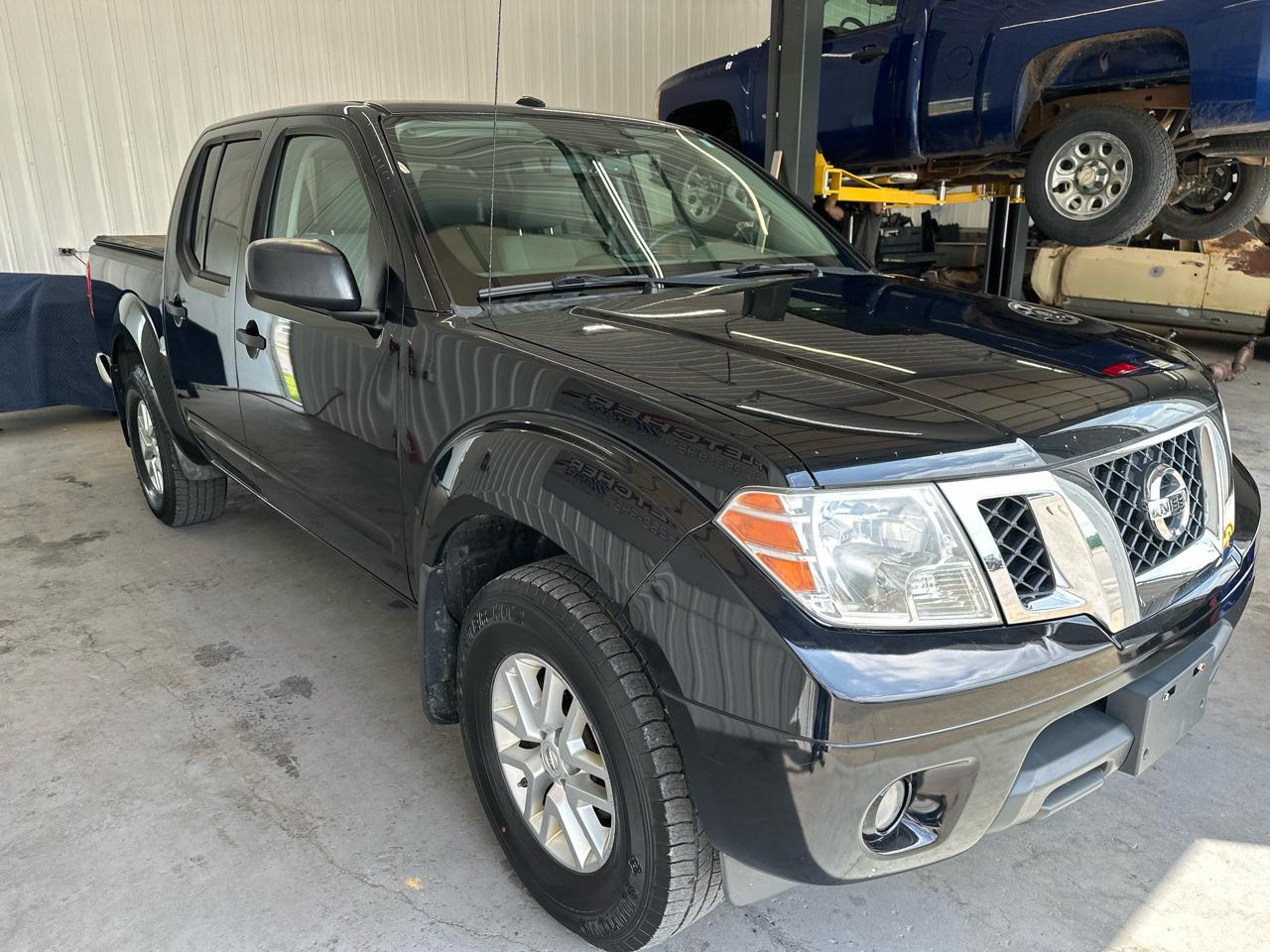 Nissan Frontier 4WD Crew Cab SWB Auto SV 2015