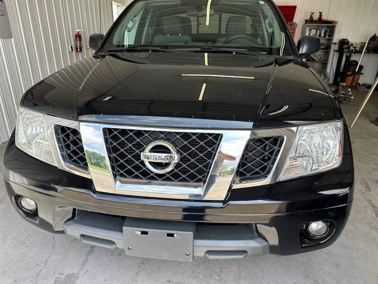 Nissan Frontier 4WD Crew Cab SWB Auto SV 2015