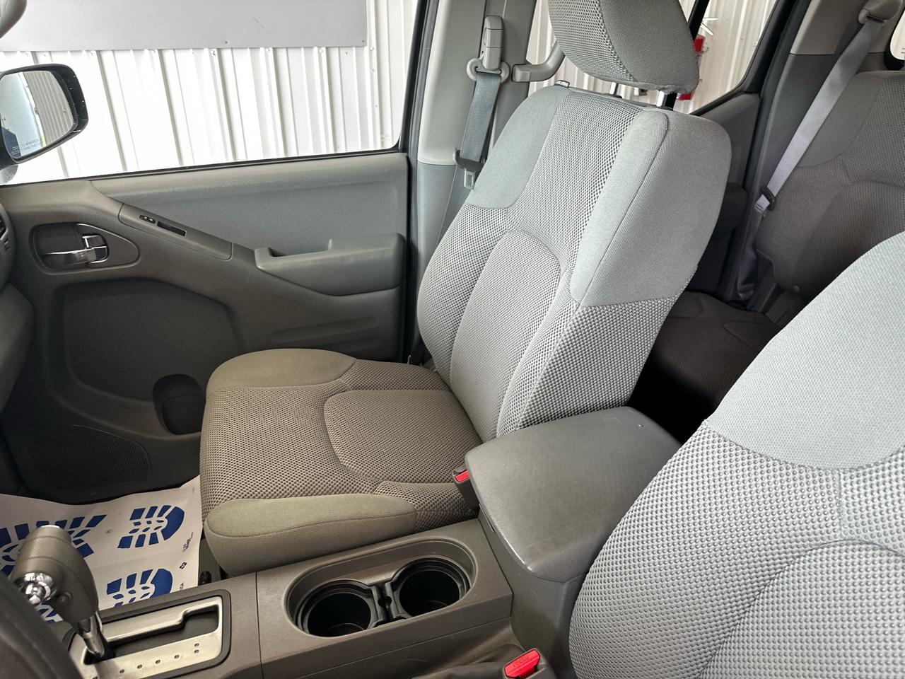 Nissan Frontier 4WD Crew Cab SWB Auto SV 2015