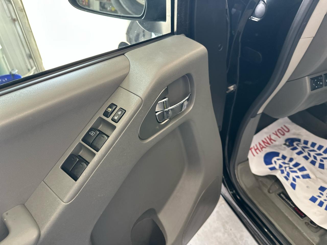 Nissan Frontier 4WD Crew Cab SWB Auto SV 2015