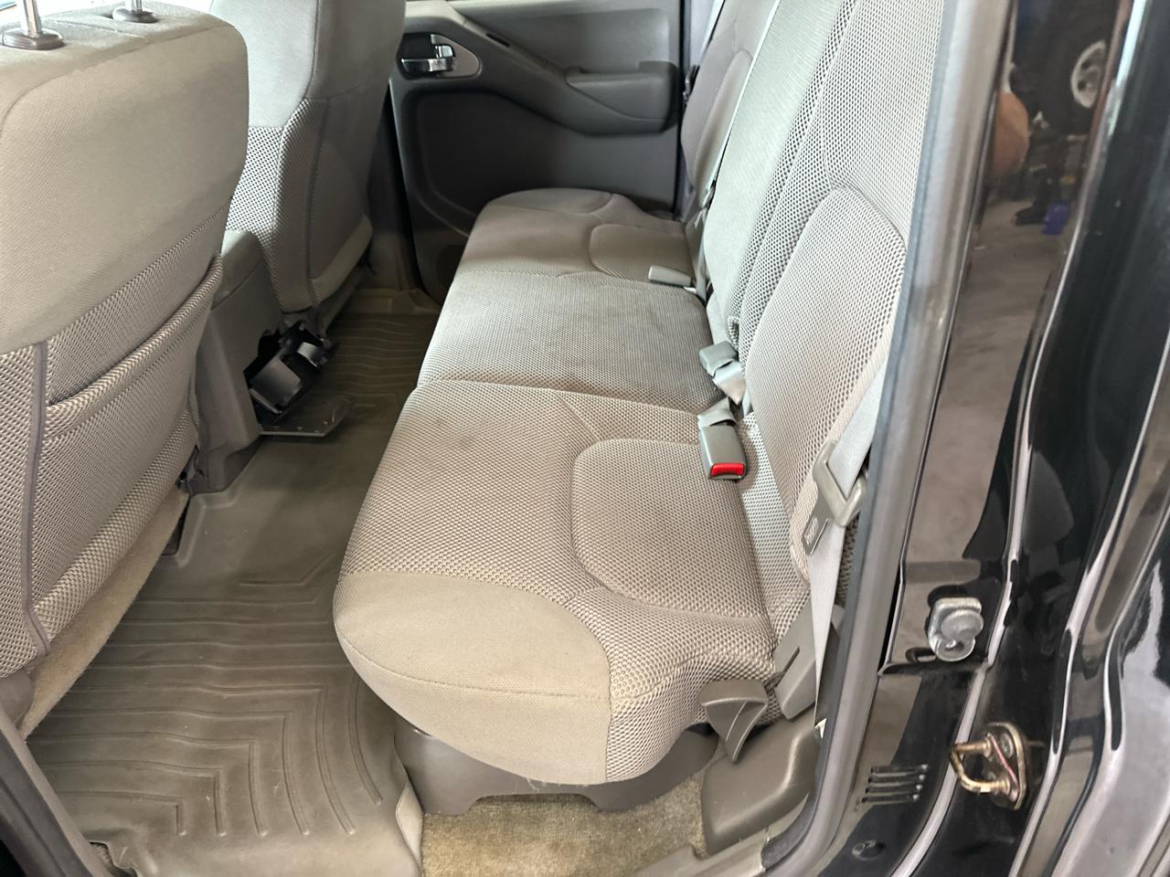 Nissan Frontier 4WD Crew Cab SWB Auto SV 2015
