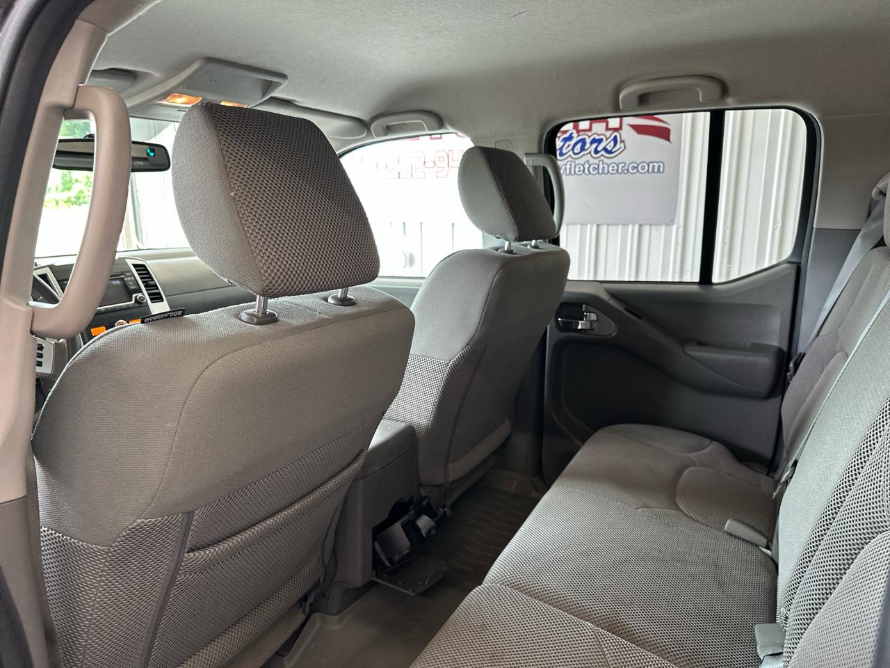 Nissan Frontier 4WD Crew Cab SWB Auto SV 2015