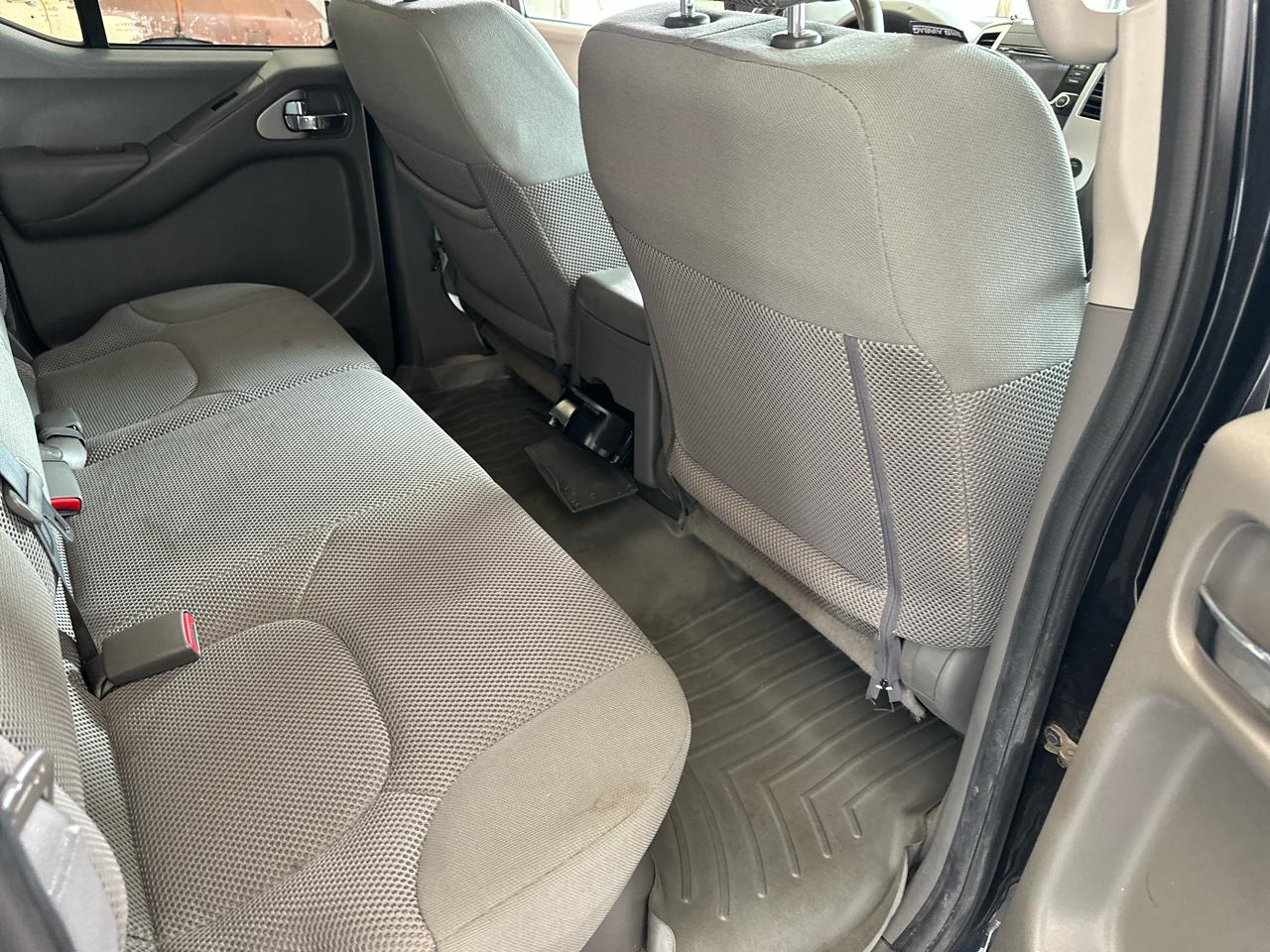 Nissan Frontier 4WD Crew Cab SWB Auto SV 2015