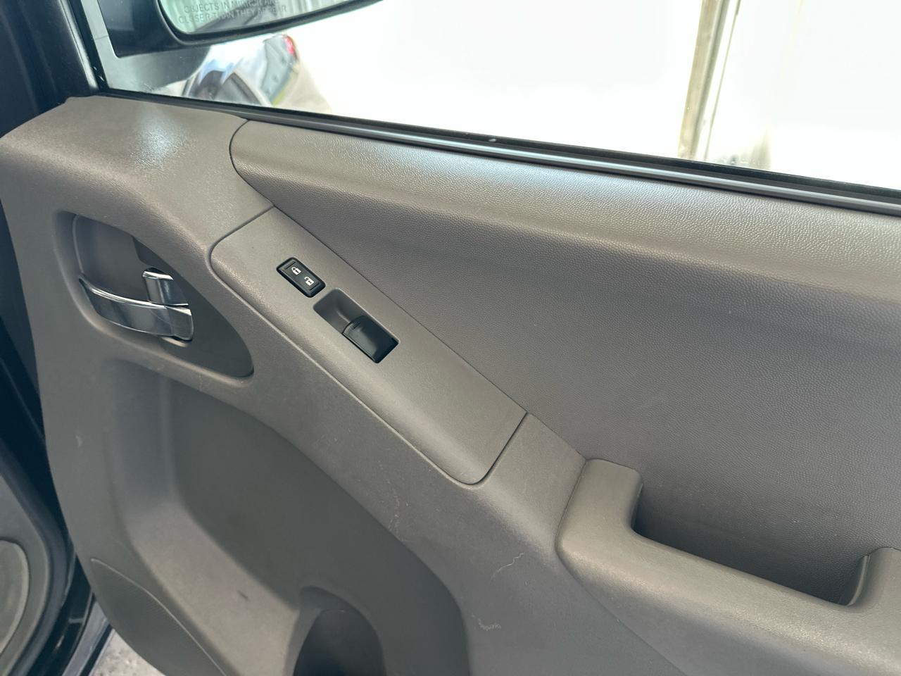 Nissan Frontier 4WD Crew Cab SWB Auto SV 2015