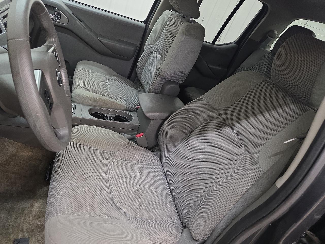 Nissan Frontier 4WD Crew Cab SWB Auto SV 2012