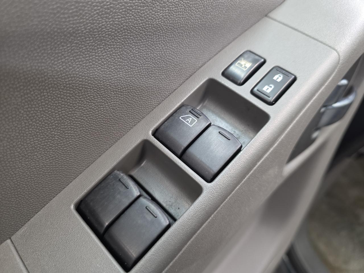 Nissan Frontier 4WD Crew Cab SWB Auto SV 2012