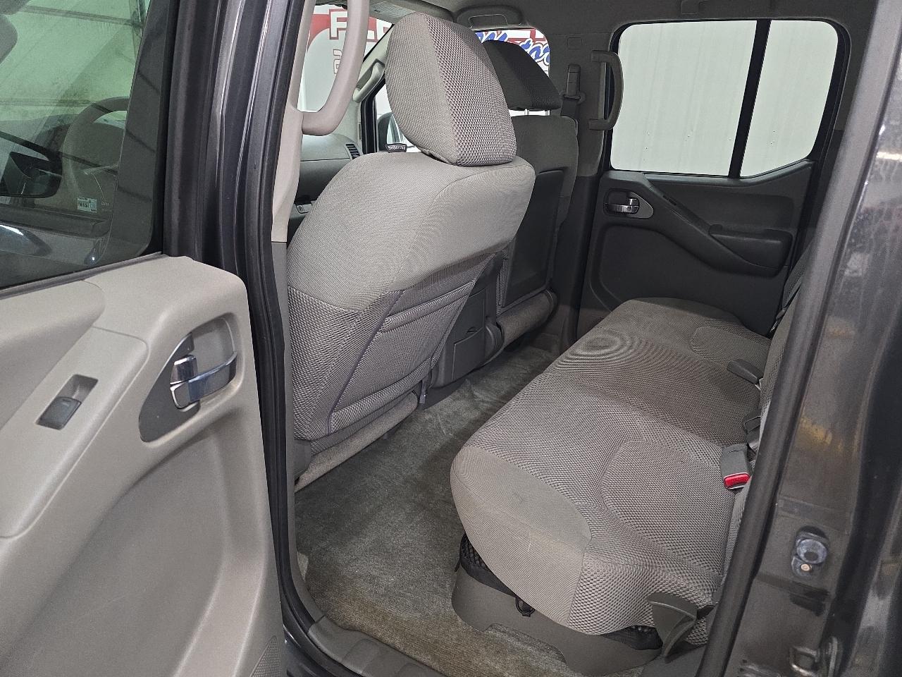 Nissan Frontier 4WD Crew Cab SWB Auto SV 2012