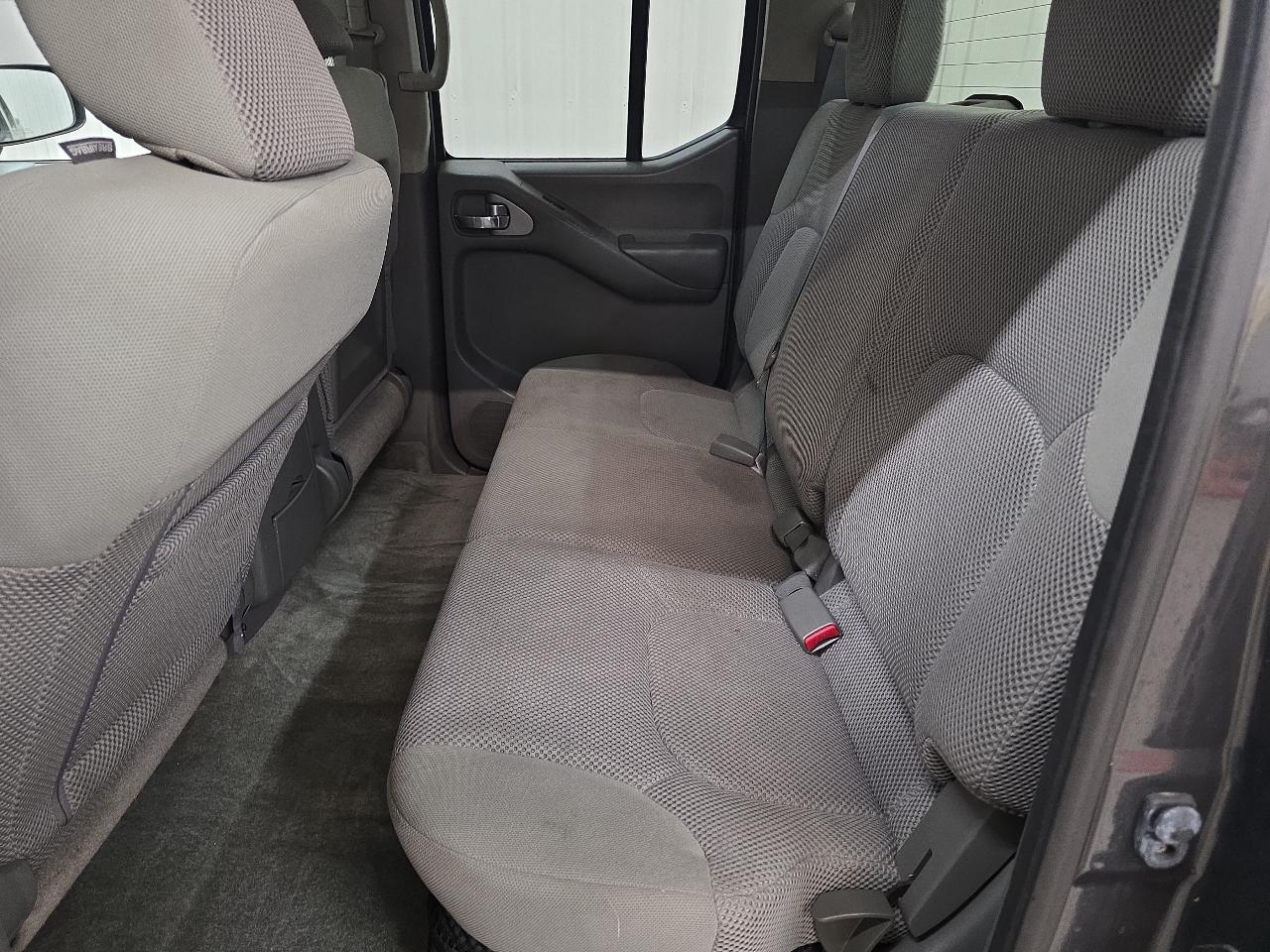 Nissan Frontier 4WD Crew Cab SWB Auto SV 2012