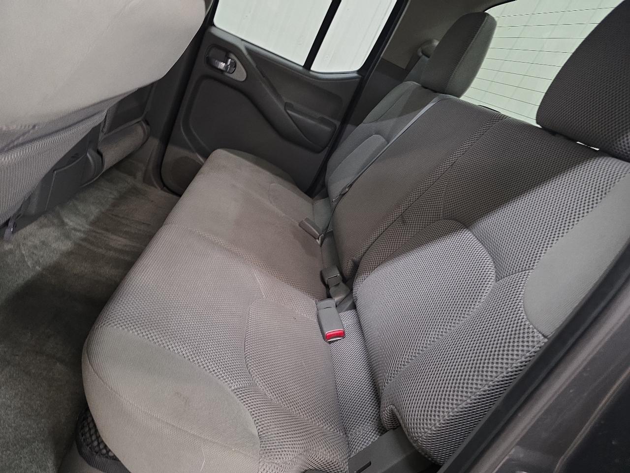 Nissan Frontier 4WD Crew Cab SWB Auto SV 2012